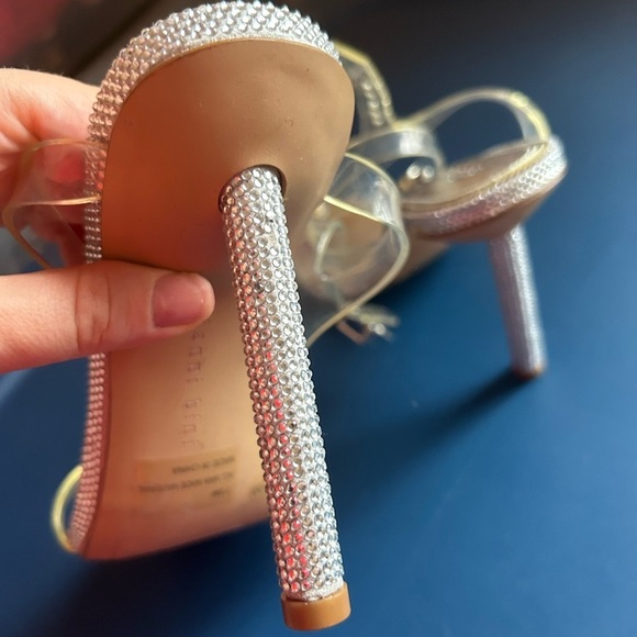 NEW Gianni Bini, Elegant Silver Stiletto Heels - Picture 4 of 8